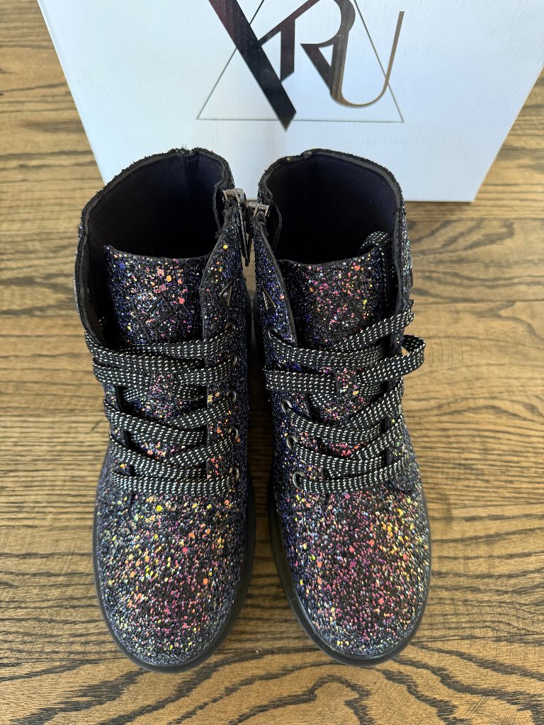 Yru Slayer Black Glitter Platform Boots Size 7 New In Box — image 7 of 8